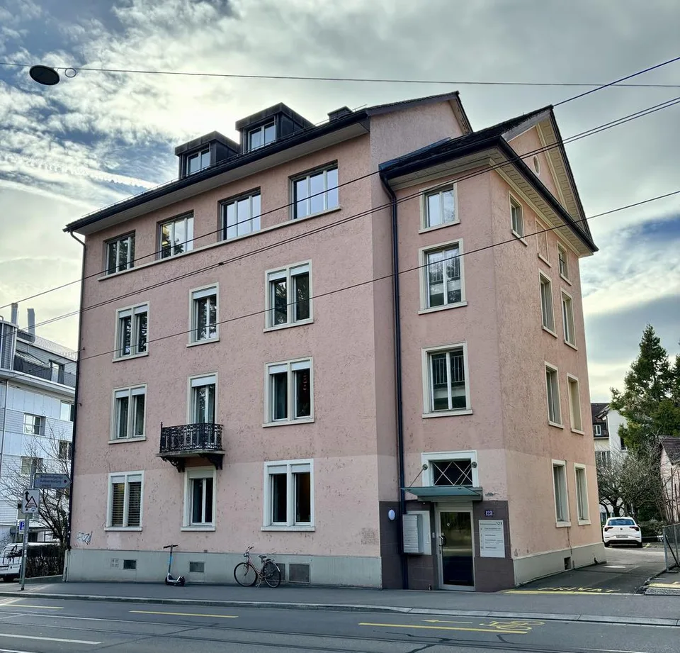 KLEIN ABER FEIN - ABSTELLPLATZ FÜR KLEINFAHRZEUG IM KREIS 6