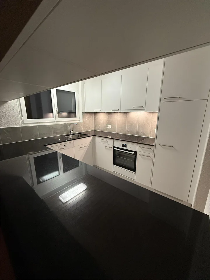 Neu renovierte 5.5 Zimmer Maisonettwohnung mit neuer  Küche und Bäder