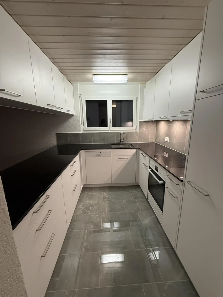 Neu renovierte 5.5 Zimmer Maisonettwohnung mit neuer  Küche und Bäder