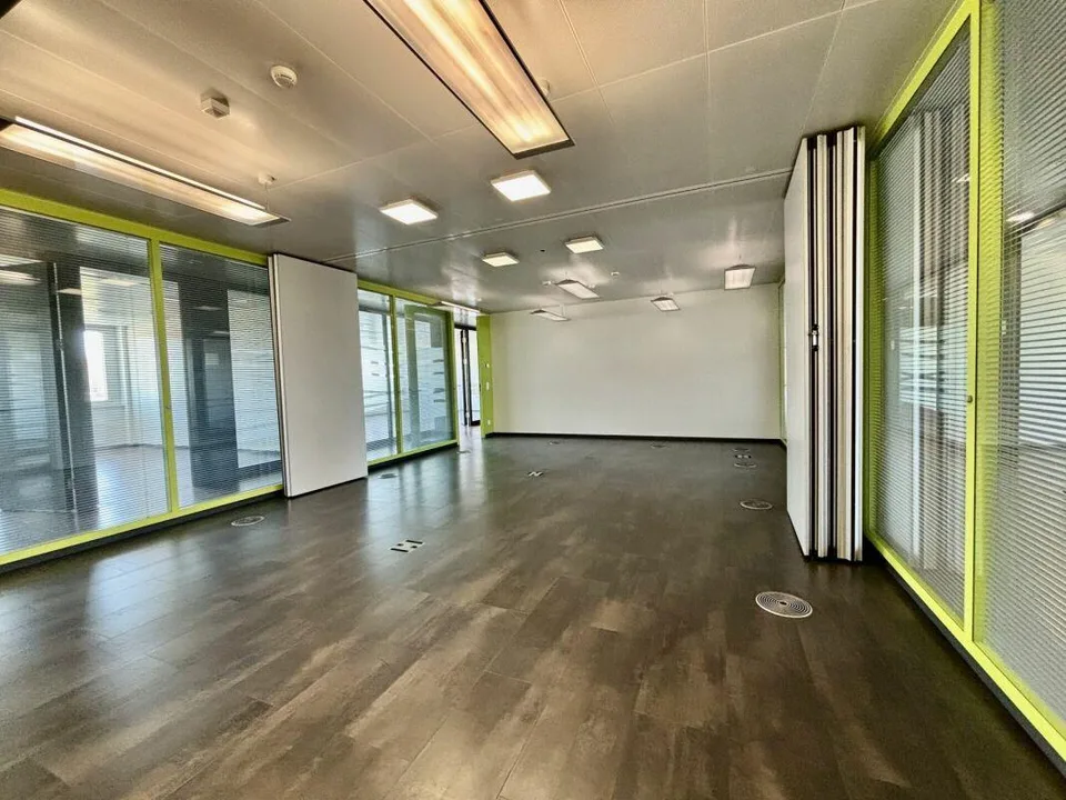 Superbe surface de bureau 1500 m2 divisibles dans très bel environn...