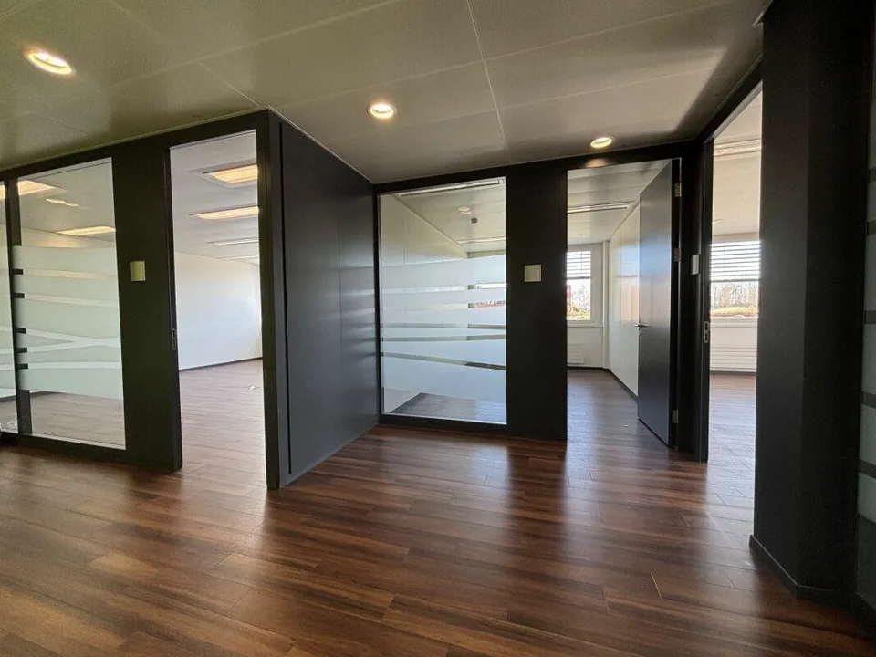 Superbe surface de bureau 1500 m2 divisibles dans très bel environn...