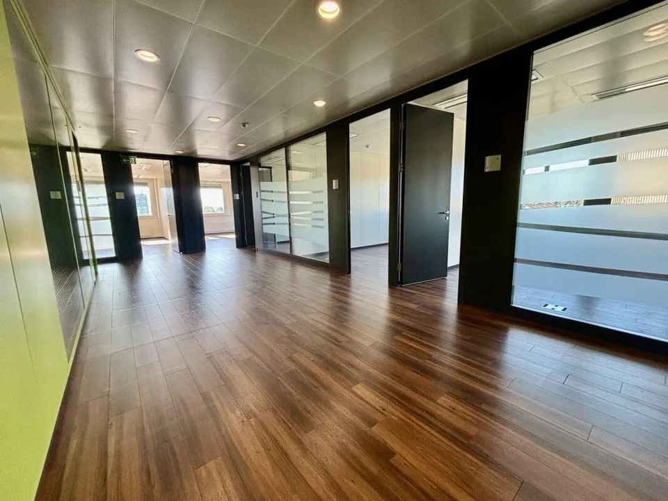 Superbe surface de bureau 1500 m2 divisibles dans très bel environn...