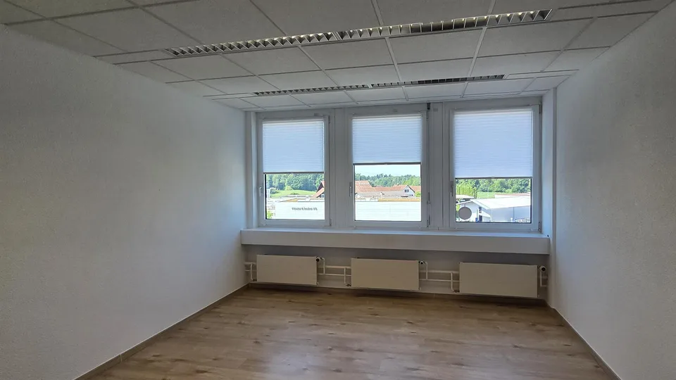 19 m2 + 40 m2 Büro- / Praxisräume an bester Lage