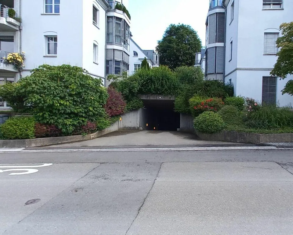 Tiefgaragenplatz vis-à-vis Uni SG