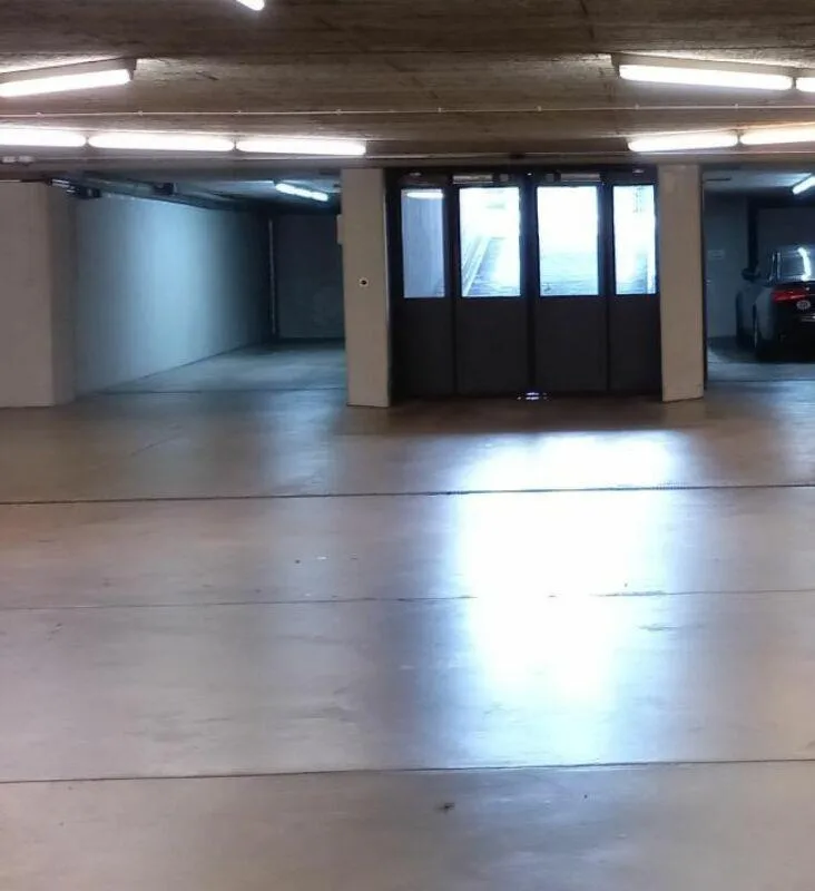 Tiefgaragenplatz vis-à-vis Uni SG