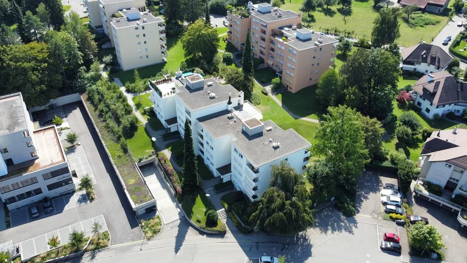 Aussenabstellplätze und Garagenplätze