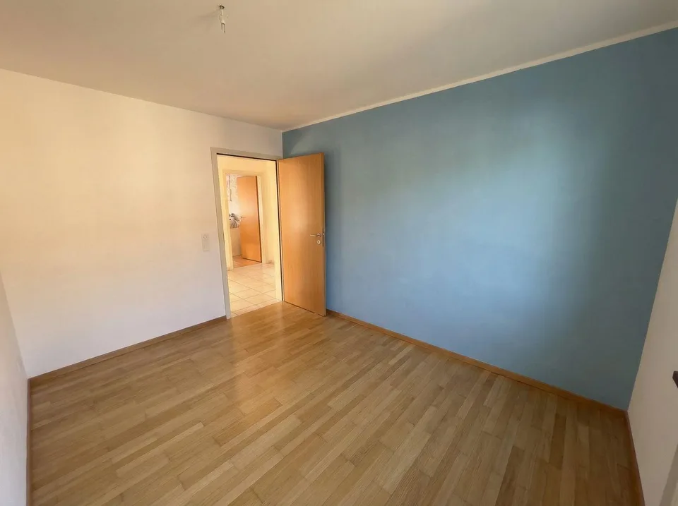 Casa unifamiliare di 7.5 locali con giardino privato e 2 posteggi