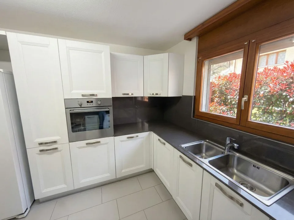 Casa unifamiliare di 7.5 locali con giardino privato e 2 posteggi