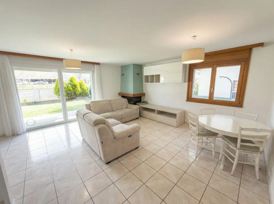 Casa unifamiliare di 7.5 locali con giardino privato e 2 posteggi