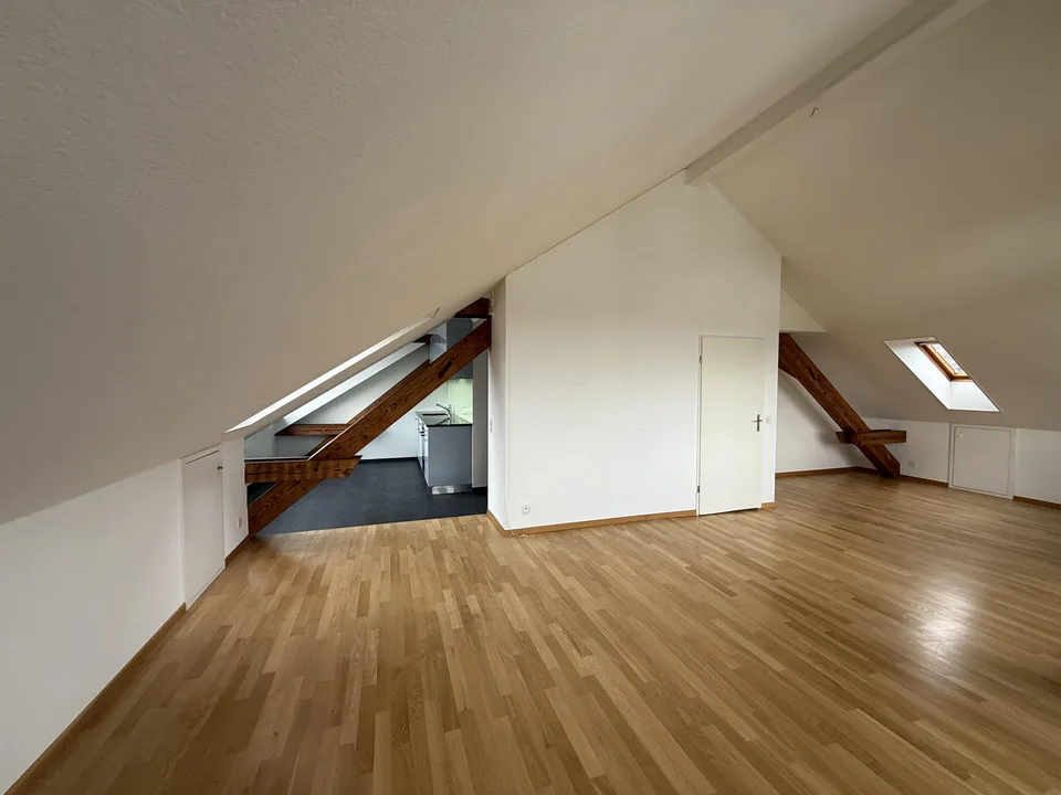 Grosszügige Dachwohnung in Dornach zu vermieten