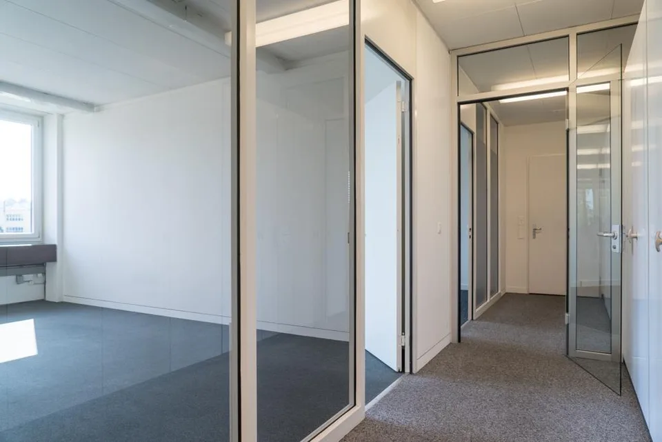 500 bis 3'500 m² Gewerbe- und Büroflächen – photo 7 of 10