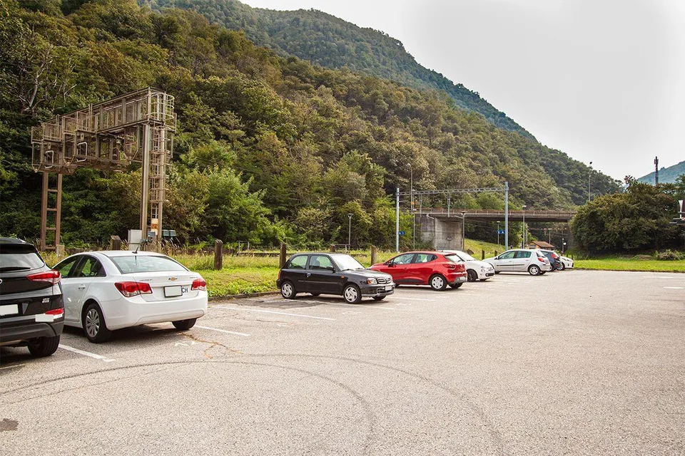 INDUSTRIEGEBIET MIT PARKPLÄTZEN | SUPERFICIE INDUSTRIALE CON PARCHEGGI – photo 8 sur 9