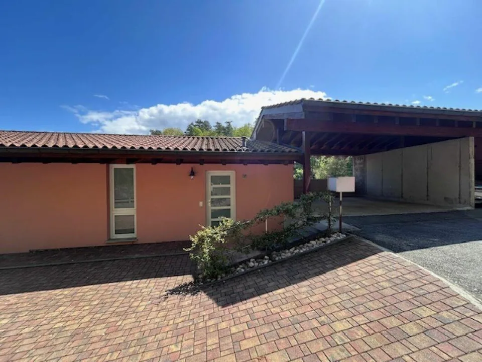 BELLISSIMA CASA UNIFAMILIARE CON GIARDINO E 4 POSTI AUTO