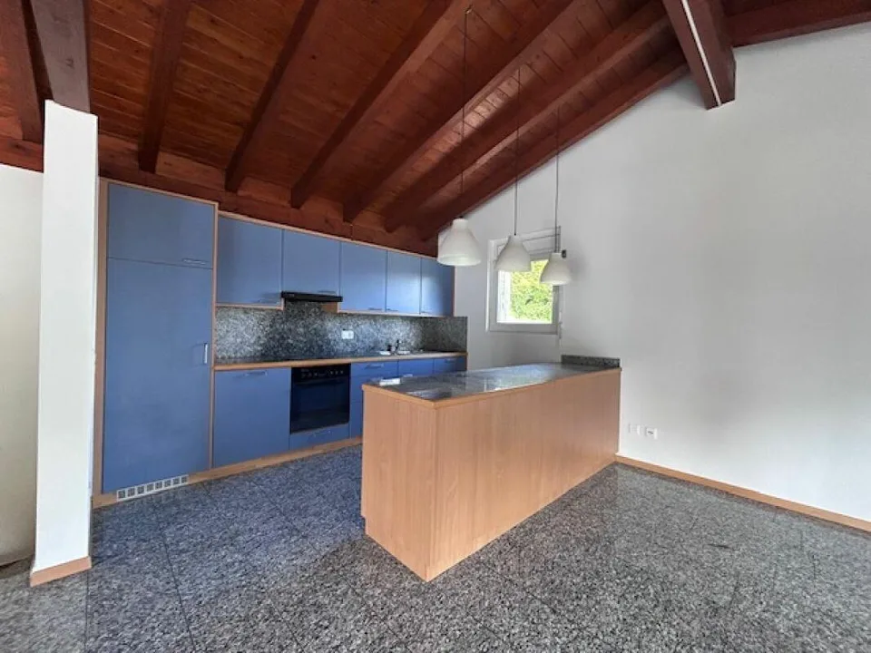 BELLISSIMA CASA UNIFAMILIARE CON GIARDINO E 4 POSTI AUTO