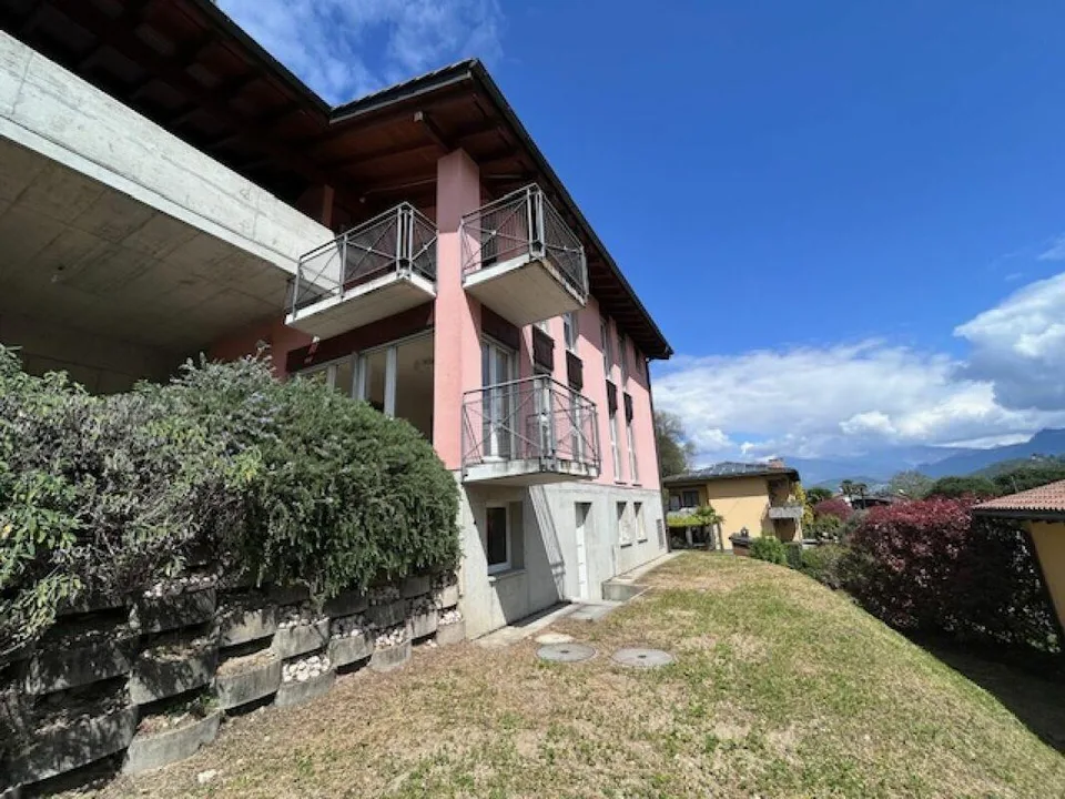 BELLISSIMA CASA UNIFAMILIARE CON GIARDINO E 4 POSTI AUTO