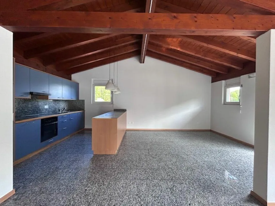 BELLISSIMA CASA UNIFAMILIARE CON GIARDINO E 4 POSTI AUTO