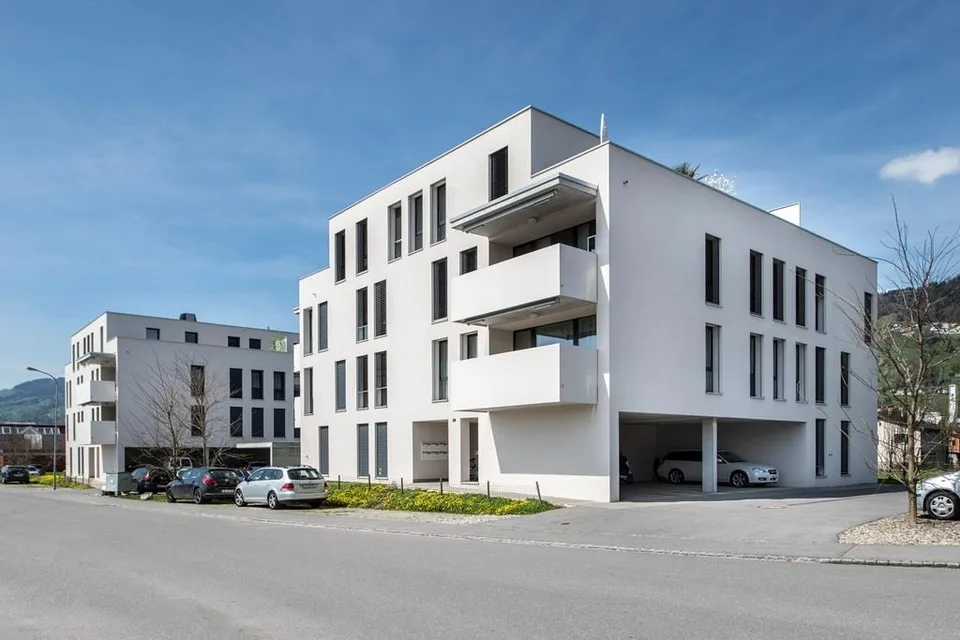 Parkplätze und Unterstände zu vermieten