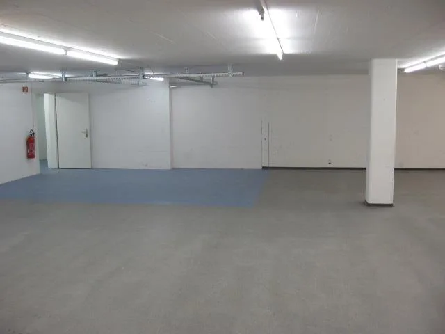 Dépôt de 152 m2 à louer proche de la gare