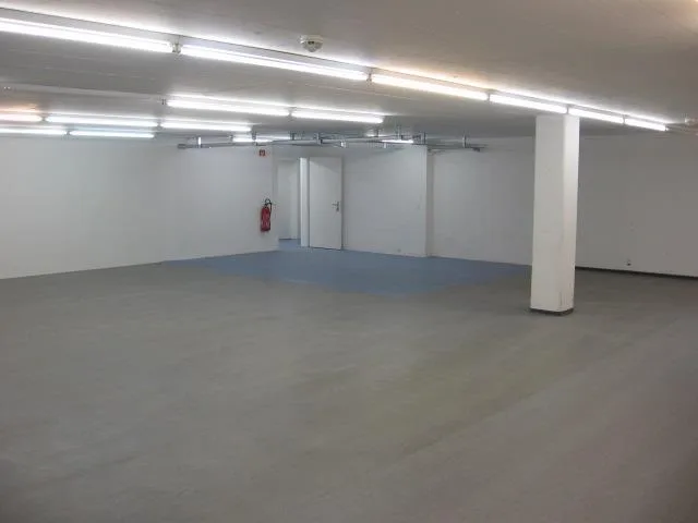 Dépôt de 152 m2 à louer proche de la gare
