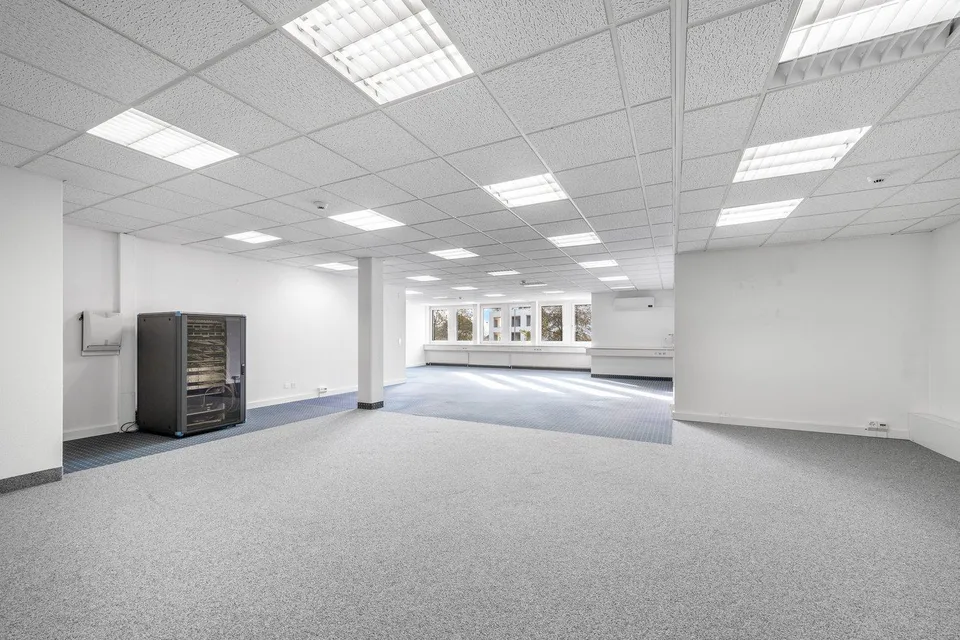 Helle und vielseitige Bürofläche (317 m²) im Herzen von Berikon