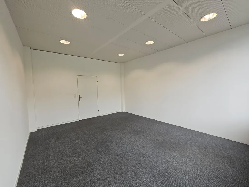 Attraktive Büroflächen im Gewerbepark Sevelen zu vermieten – Foto 8 von 18