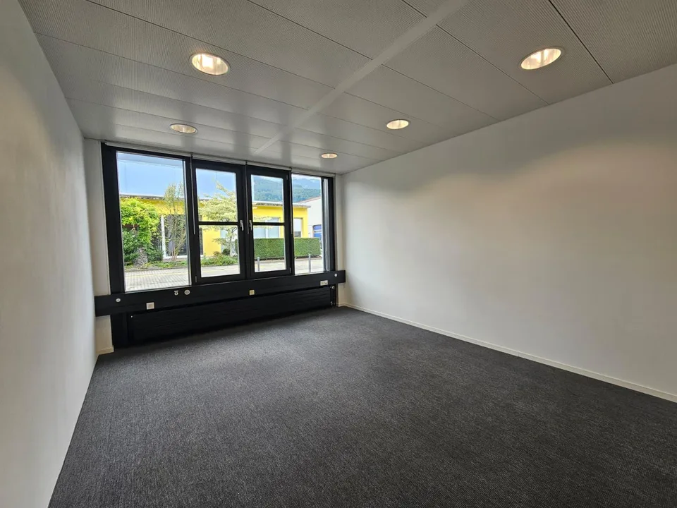 Attraktive Büroflächen im Gewerbepark Sevelen zu vermieten – Foto 16 von 18