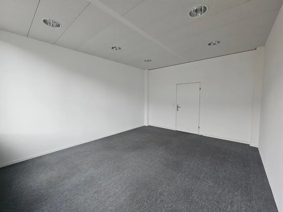Attraktive Büroflächen im Gewerbepark Sevelen zu vermieten – Foto 10 von 18