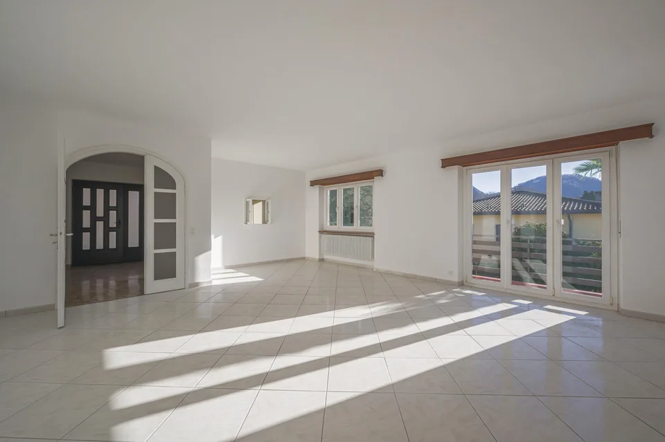 ACCOGLIENTE 5.5 LOCALI CON GIARDINO PRIVATO