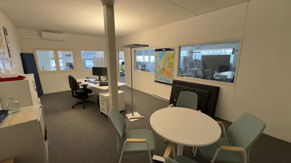 Grosszügige Büro- und Gewerbefläche in der Industriezone von Schaff... – Foto 10 von 13