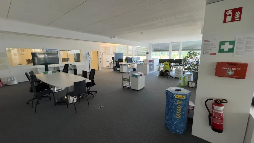Grosszügige Büro- und Gewerbefläche in der Industriezone von Schaff...
