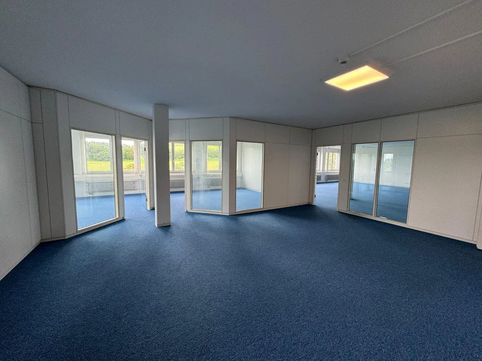 Grosszügige Büro- und Gewerbefläche in Sempach-Station zu vermieten