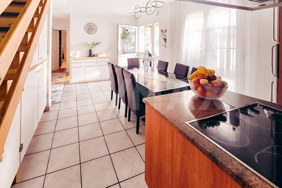 Grosszügige 5.5-Zimmer-Maisonette in zentraler Lage mit Balkon und ...