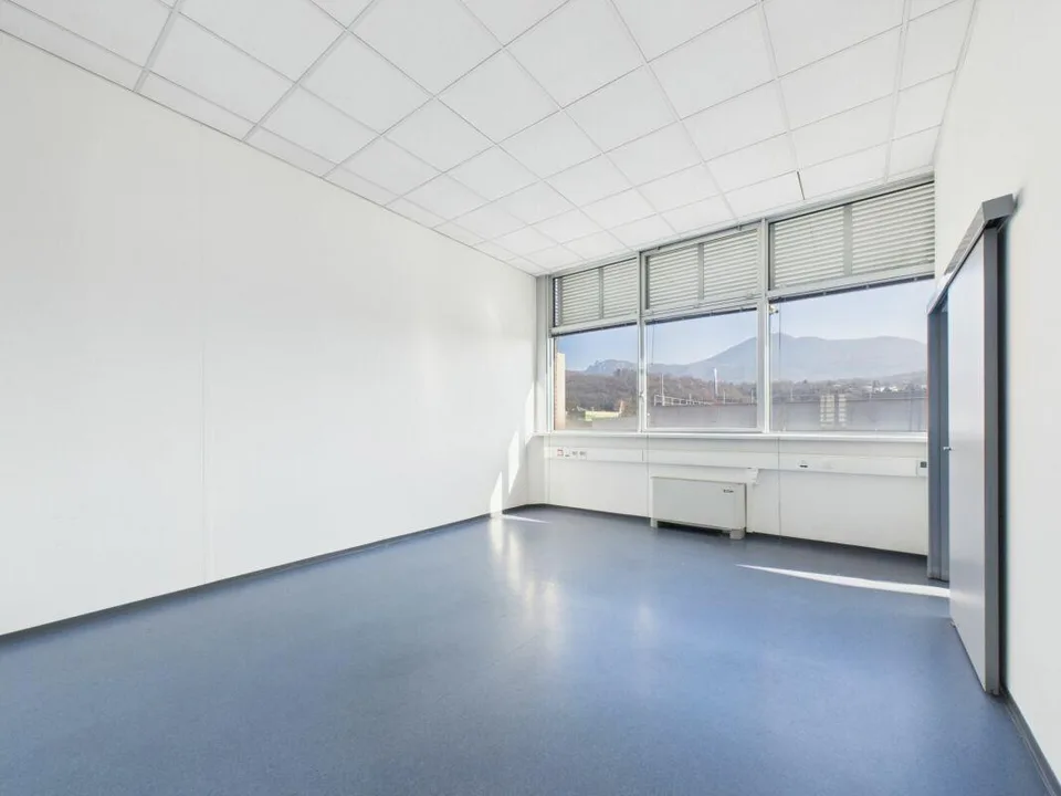 Manno: proponiamo luminoso ufficio al primo piano di 205 m² ideale ...