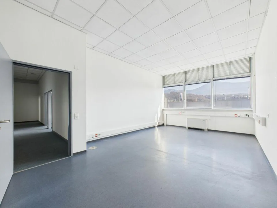 Manno: proponiamo luminoso ufficio al primo piano di 205 m² ideale ...