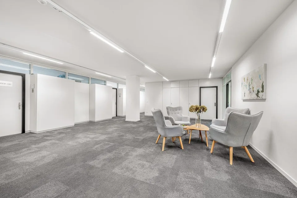 268 m2 grosse Gewerbe-/Bürofläche in Urdorf zu vermieten