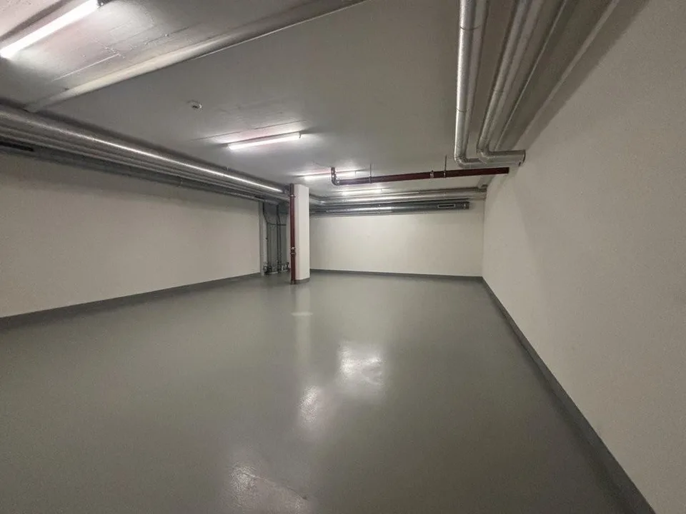 Dépôt - situé à proximité de l'aéroport