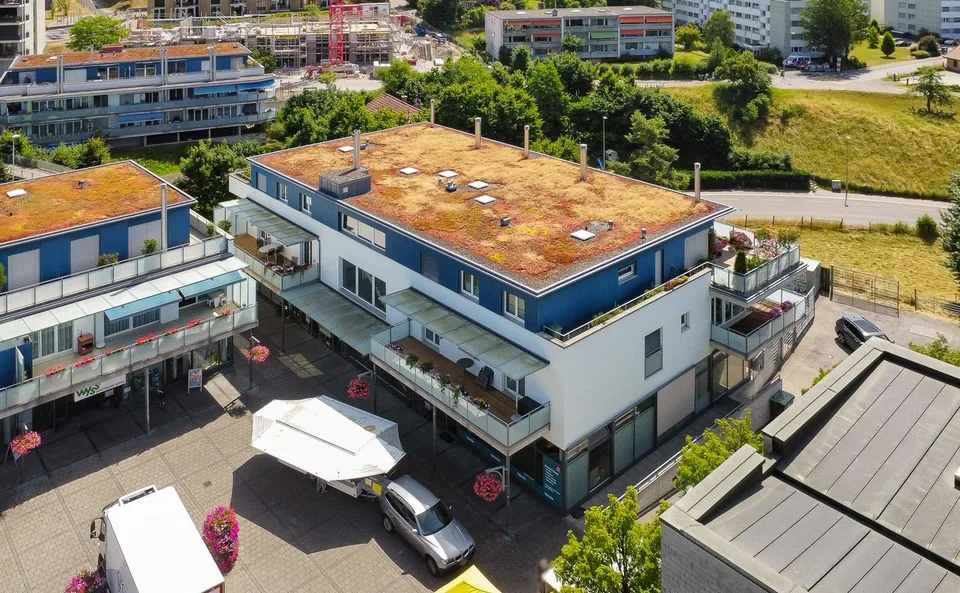 Bürofläche mit Bastelraum und zwei Einstellhallenplätzen