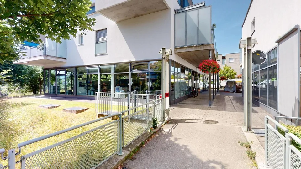 Bürofläche mit Bastelraum und zwei Einstellhallenplätzen