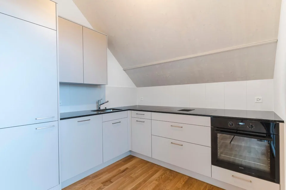 Charmante Dachwohnung an ruhiger Lage