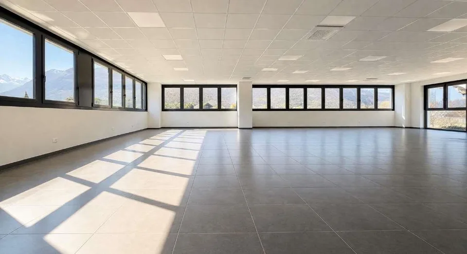 Spazio commerciale con ampie vetrate in posizione strategica – foto 6 di 7
