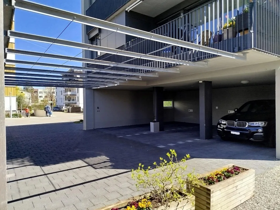 gedeckter Parkplatz in unmittelbarer Nähe zum Pflegezentrum Süssbach