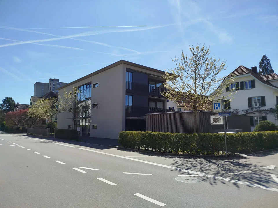 gedeckter Parkplatz in unmittelbarer Nähe zum Pflegezentrum Süssbach