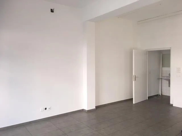 Attraktive Gewerbefläche im Erdgeschoss mit Schaufenster
