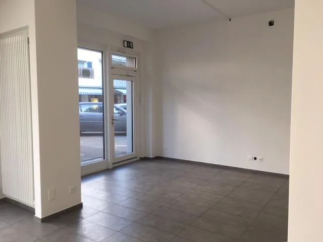 Attraktive Gewerbefläche im Erdgeschoss mit Schaufenster