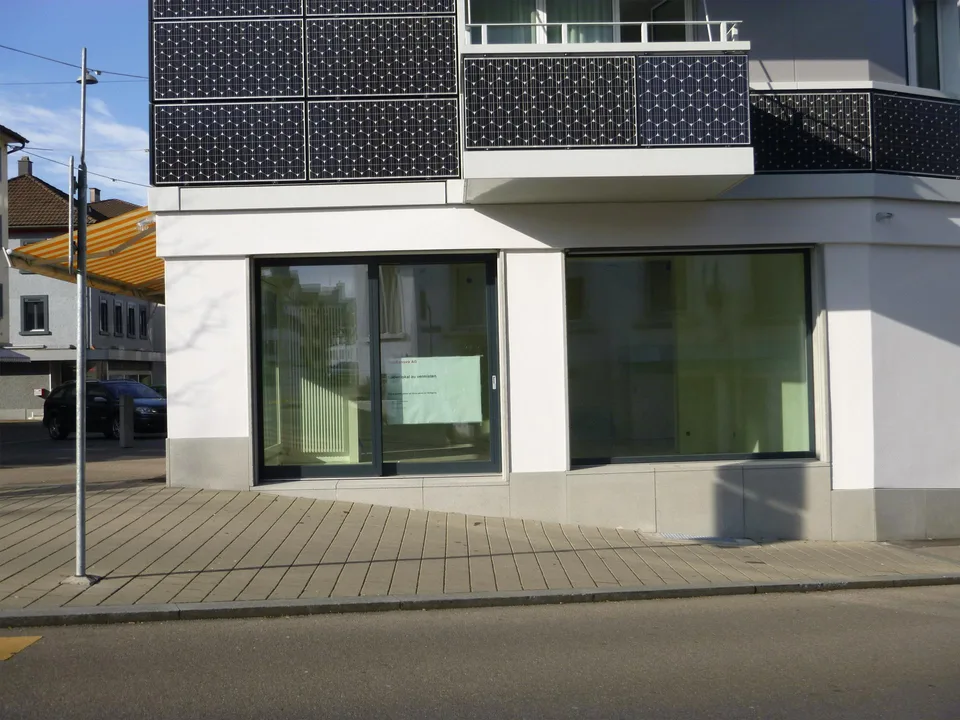 Attraktive Gewerbefläche im Erdgeschoss mit Schaufenster