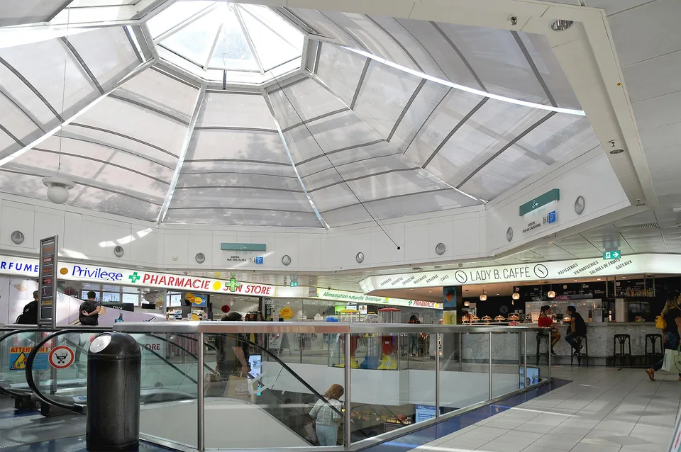 Surface commerciale au centre Les Cygnes proche gare Cornavin