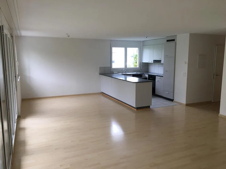 Grosszügige 4.5-Zimmer-Wohnung im Herzen des Seeland