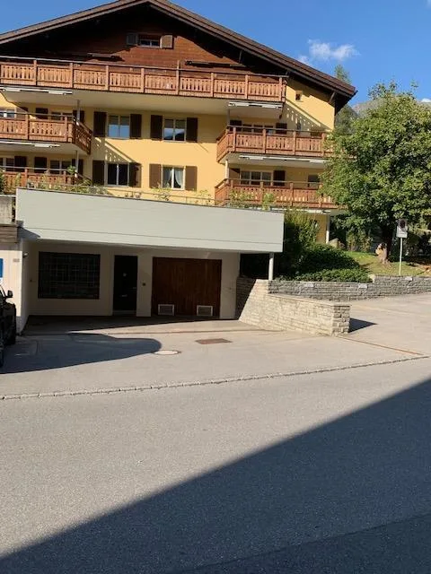 Motorradparkplatz in Einstellhalle