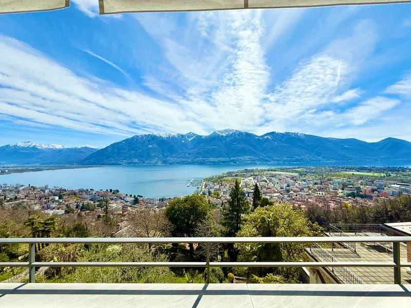3.5 con vista panoramica - 3.5 mit Panorama-Aussicht