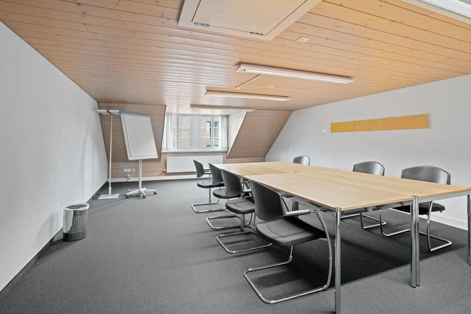 Büro-/Praxisflächen